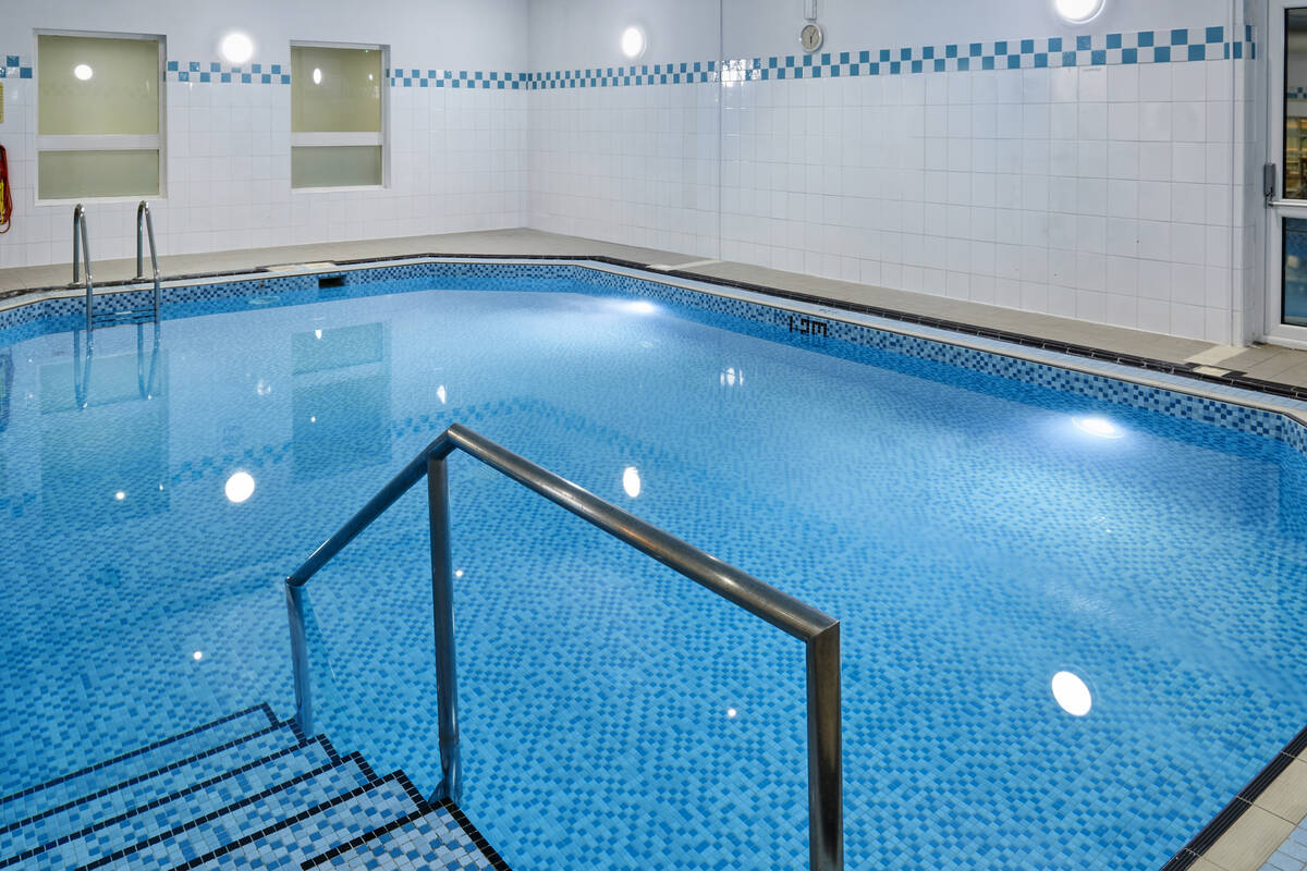 Holiday Inn Leeds Garforth You Fit Swimming Pool.